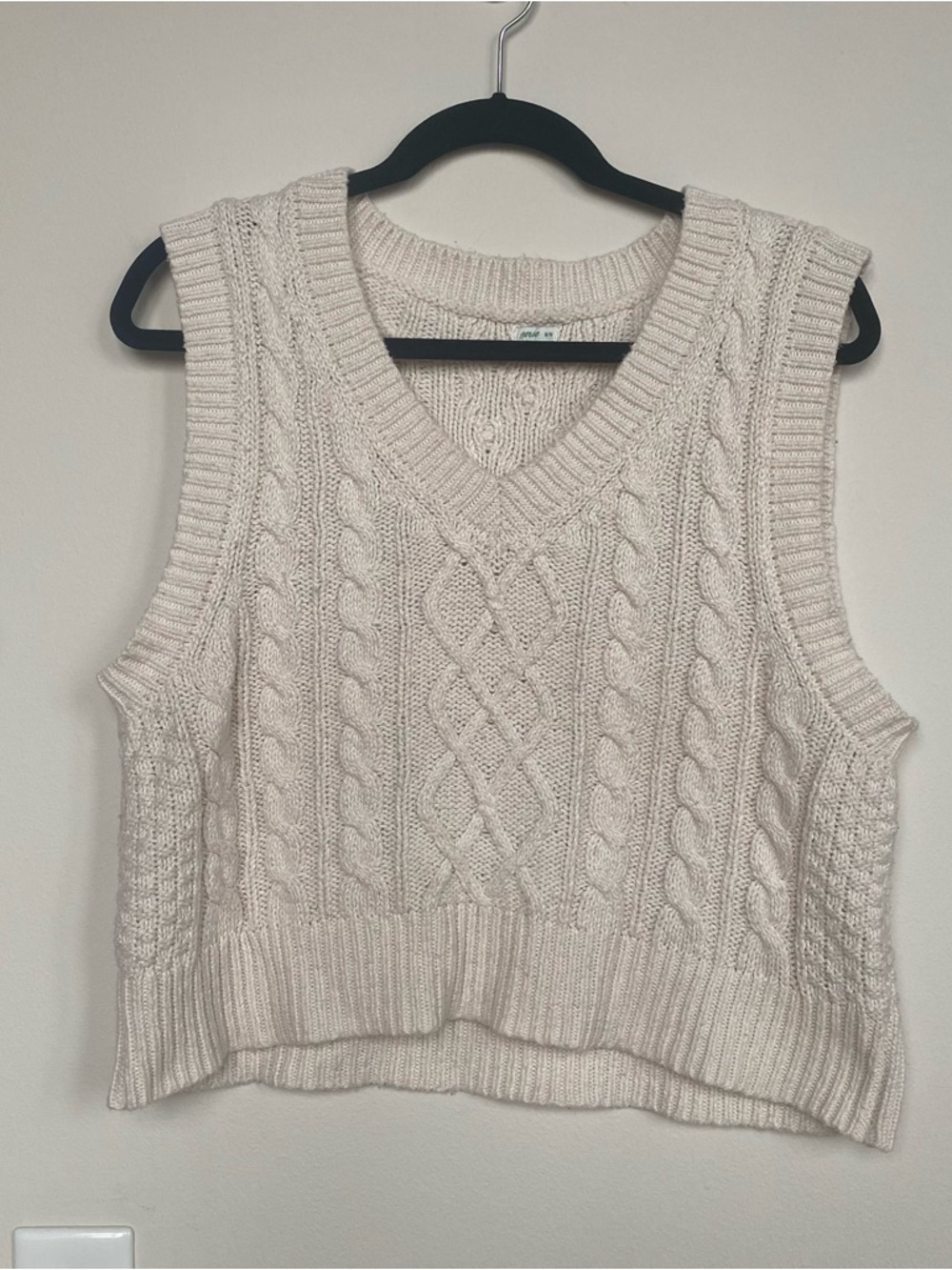AERIE Cable Knit V-Neck Sweater Vest - Cream